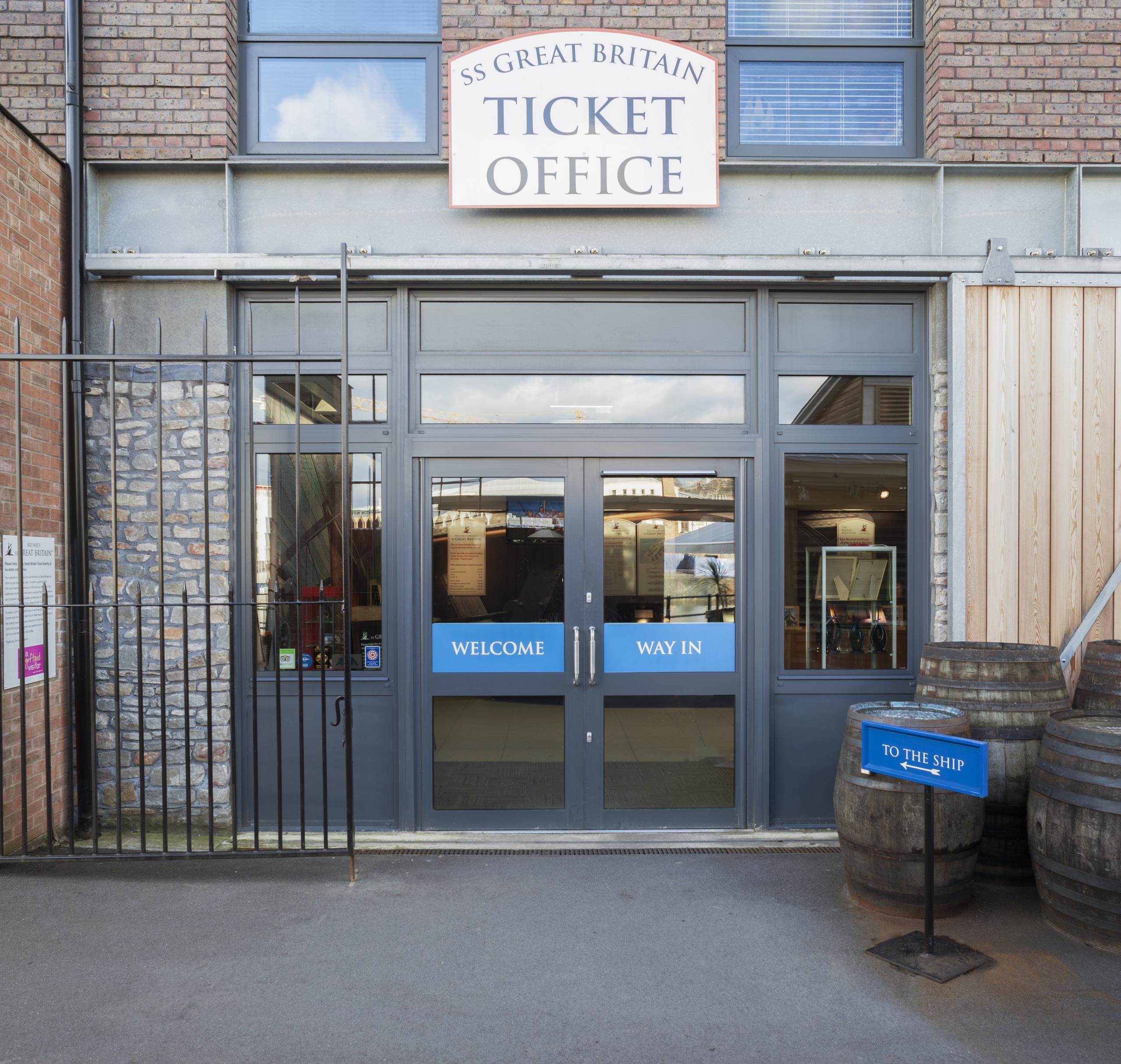 aluminium shopfronts east midlands